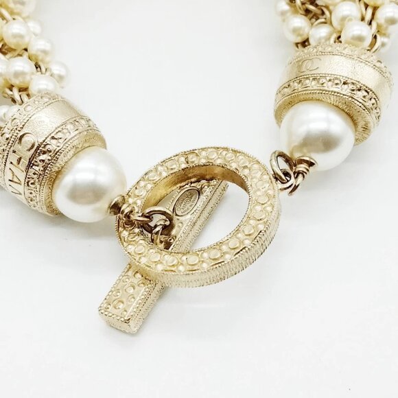 Chanel Bracelet Gold Whites A17 A 599-060225 - Picture 6 of 9